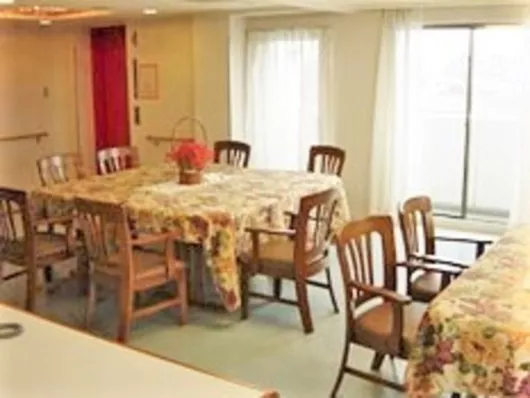 ロイヤルホーム春日井