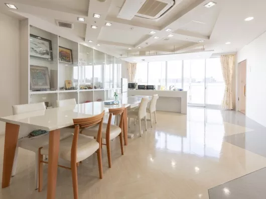 有料老人ホーム　レーベンズラウム