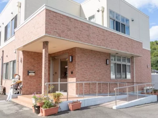 ドルフィン岩倉